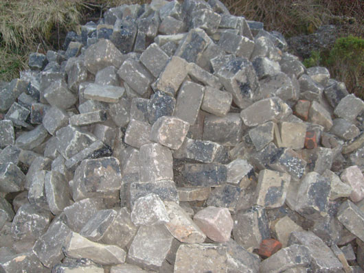 SANDSTONE COBBLE SETTS, USED FOR DRIVEWAYS/PATHS/PATIOS